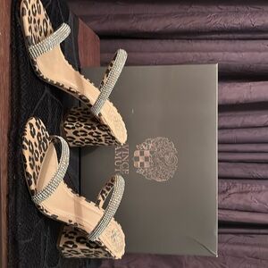 Vince Camuto sparkly leopard sandals